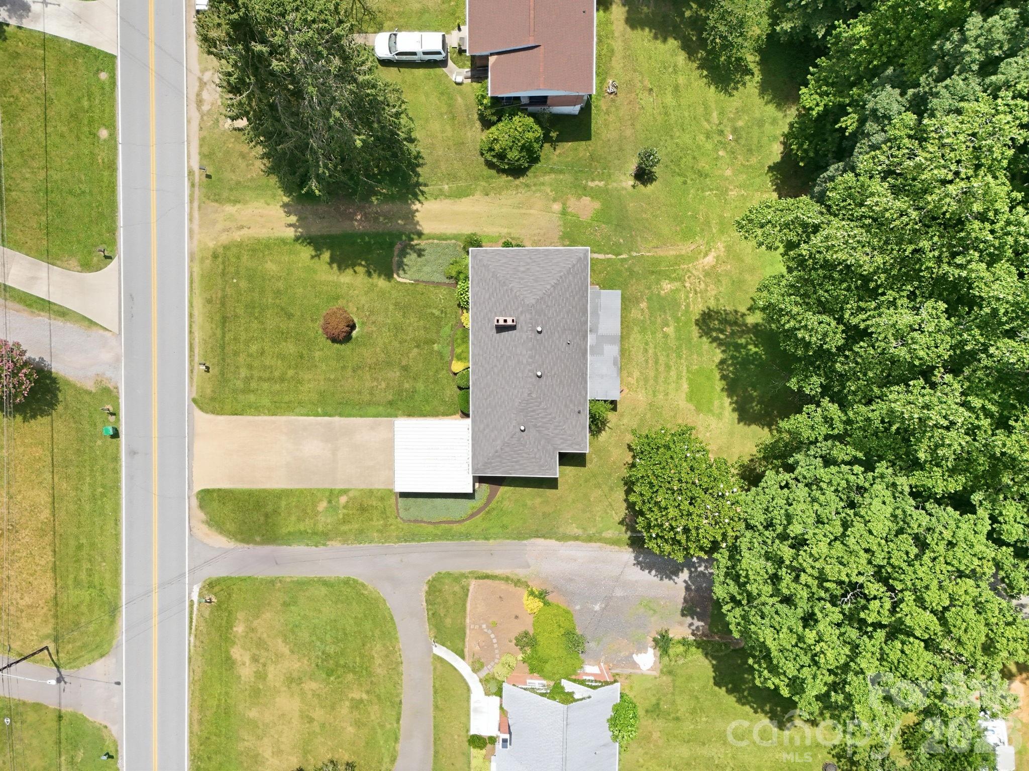 Single Family Residence at 845 Sand Hill Road, Asheville, photo 5 of 39