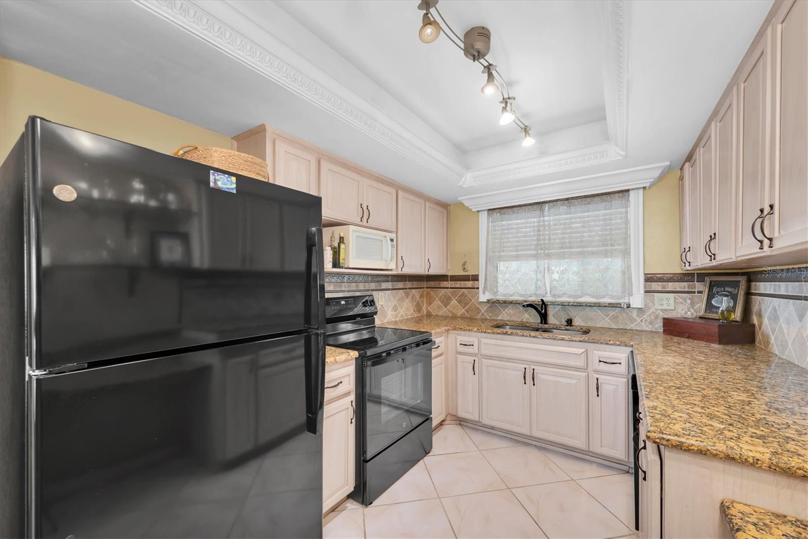 Condominium at 6363 GULF WINDS DR #233, ST PETERSBURG, photo 14 of 38