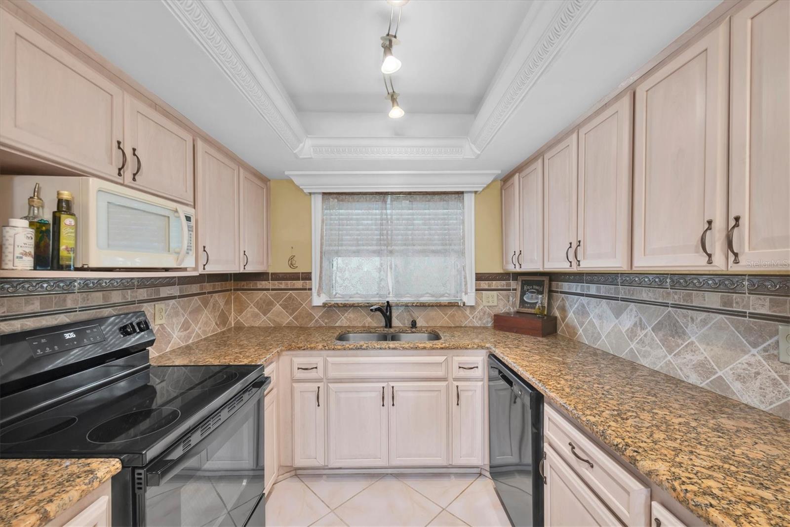 Condominium at 6363 GULF WINDS DR #233, ST PETERSBURG, photo 16 of 38
