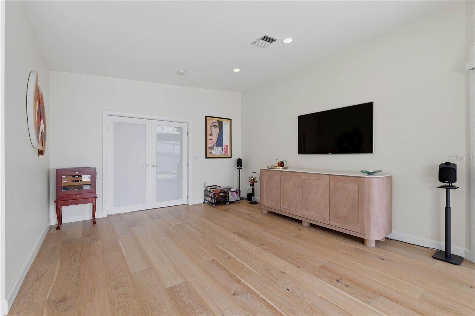 Single Family Residence at 661 79TH CIR S, ST PETERSBURG, photo 43 of 75