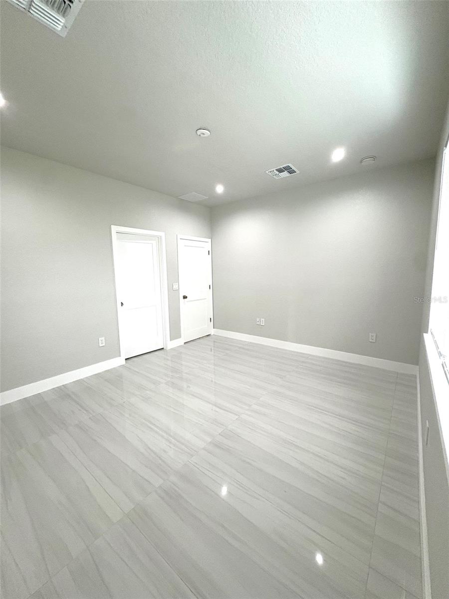 Primary Suite - 105 NORTH BLVD E, DAVENPORT