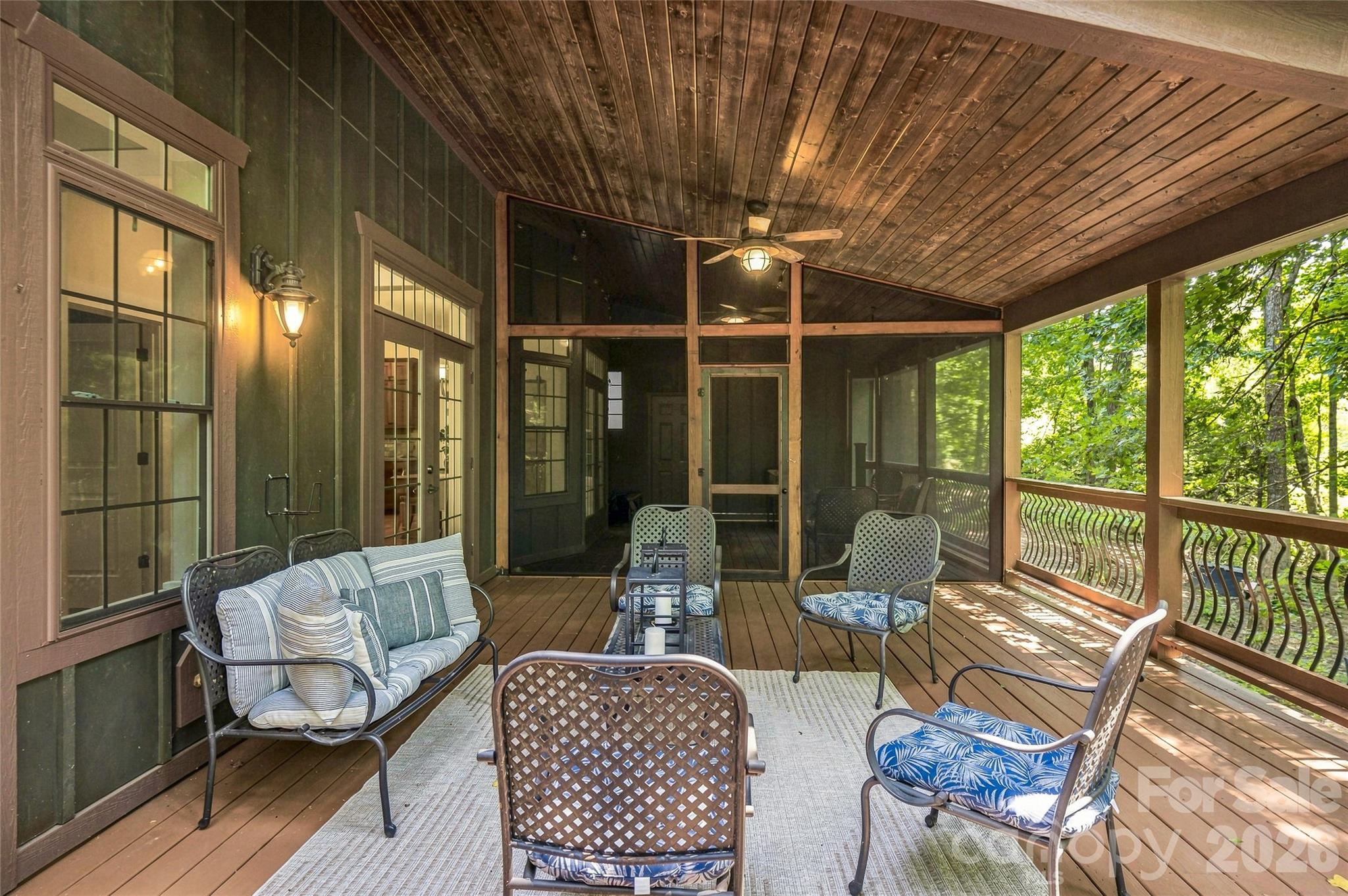Decking of family room - 90 Ashley Woods Drive, Arden