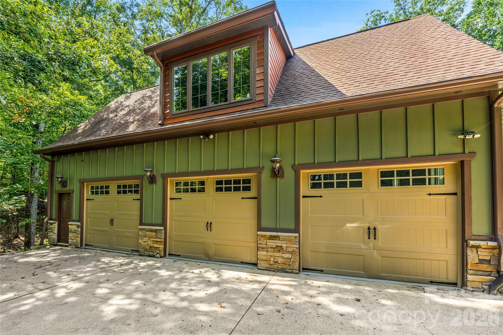 3 Car Garage - private entrance above - 90 Ashley Woods Drive, Arden