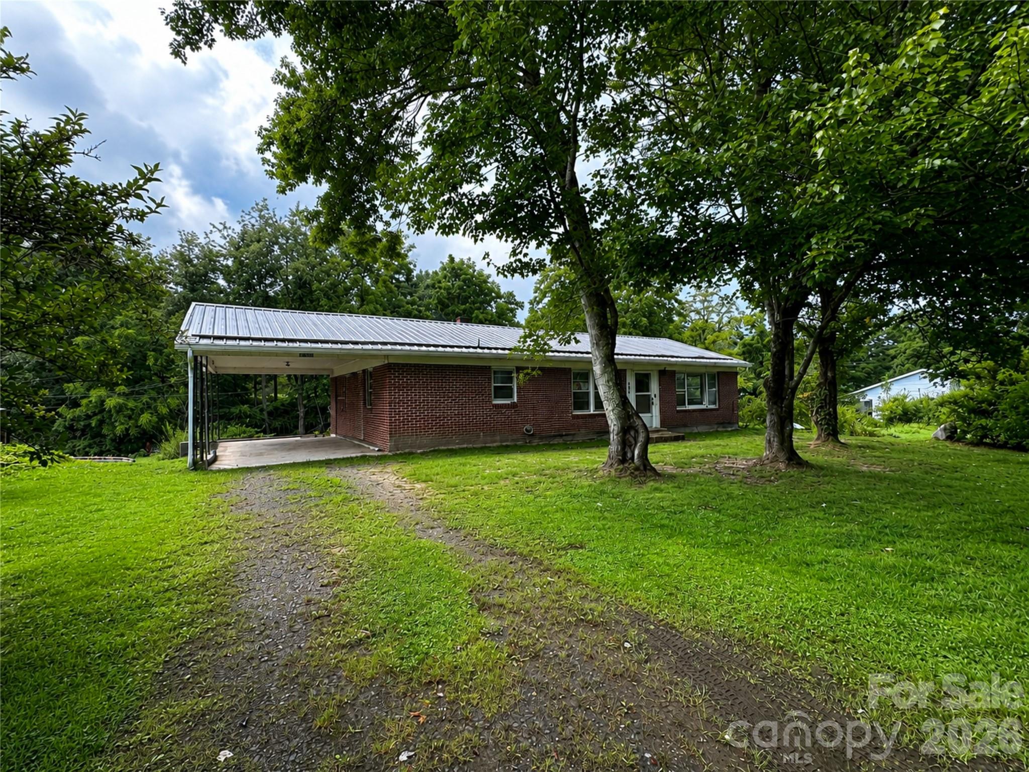 Single Family Residence at 440 Old US 19e Highway, Spruce Pine, photo 2 of 20