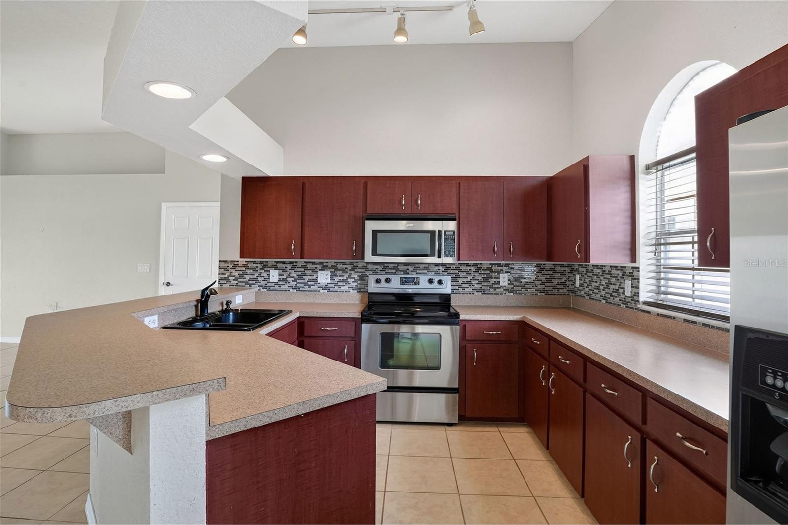 Single Family Residence at 3212 PEBBLEBROOKE BLVD, LAKELAND, photo 7 of 37