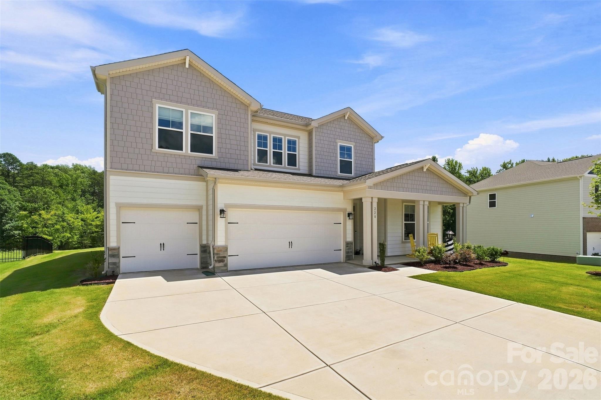 Single Family Residence at 220 E Warfield Drive, Mooresville, photo 2 of 47