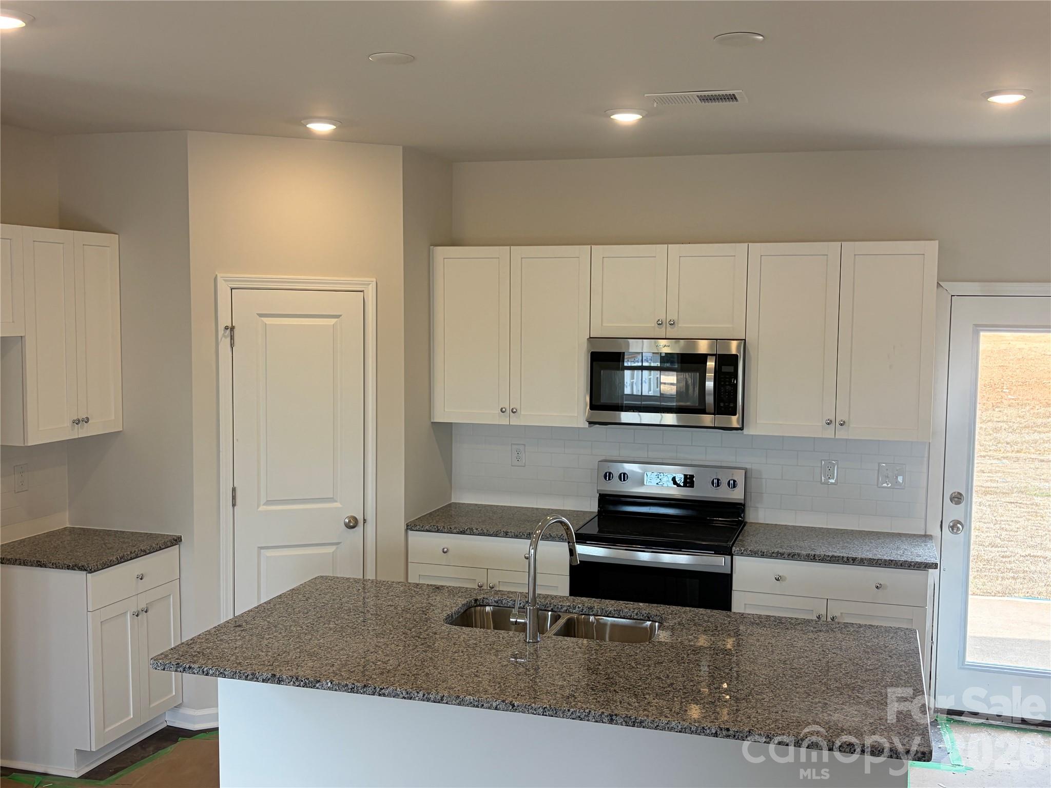 Granite countertops, soft close cabinets - 1326 Chiefs Lane, Richburg