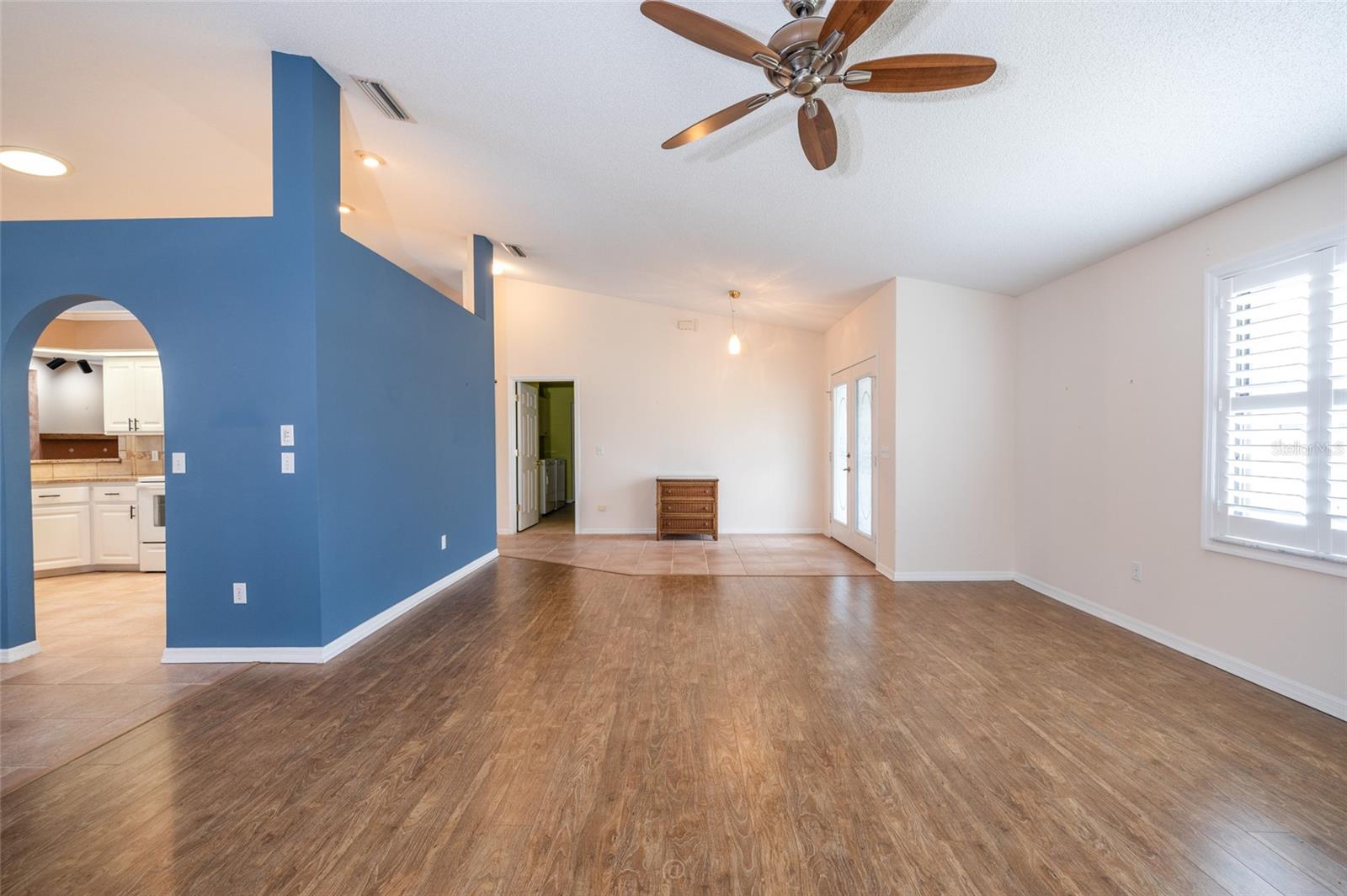 Living Room - vacant - 130 BAYSIDE DR, PALM COAST