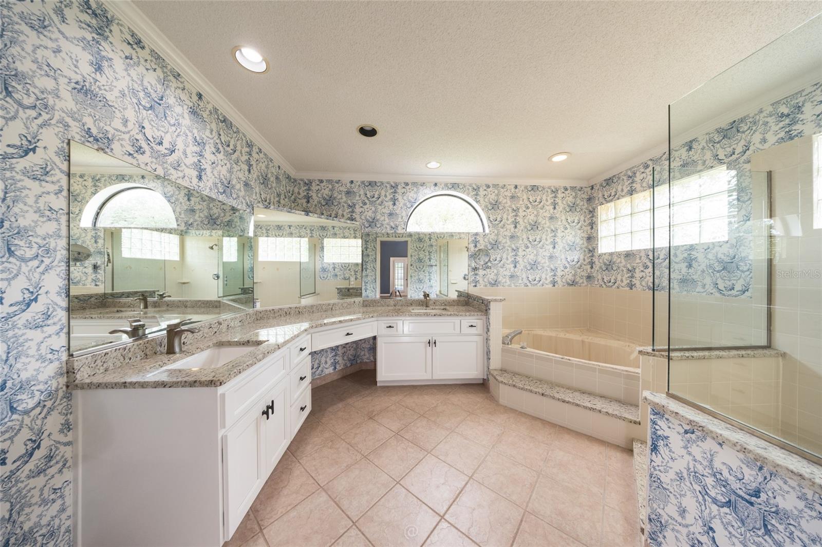 Primary Bathroom - Vacant - 130 BAYSIDE DR, PALM COAST