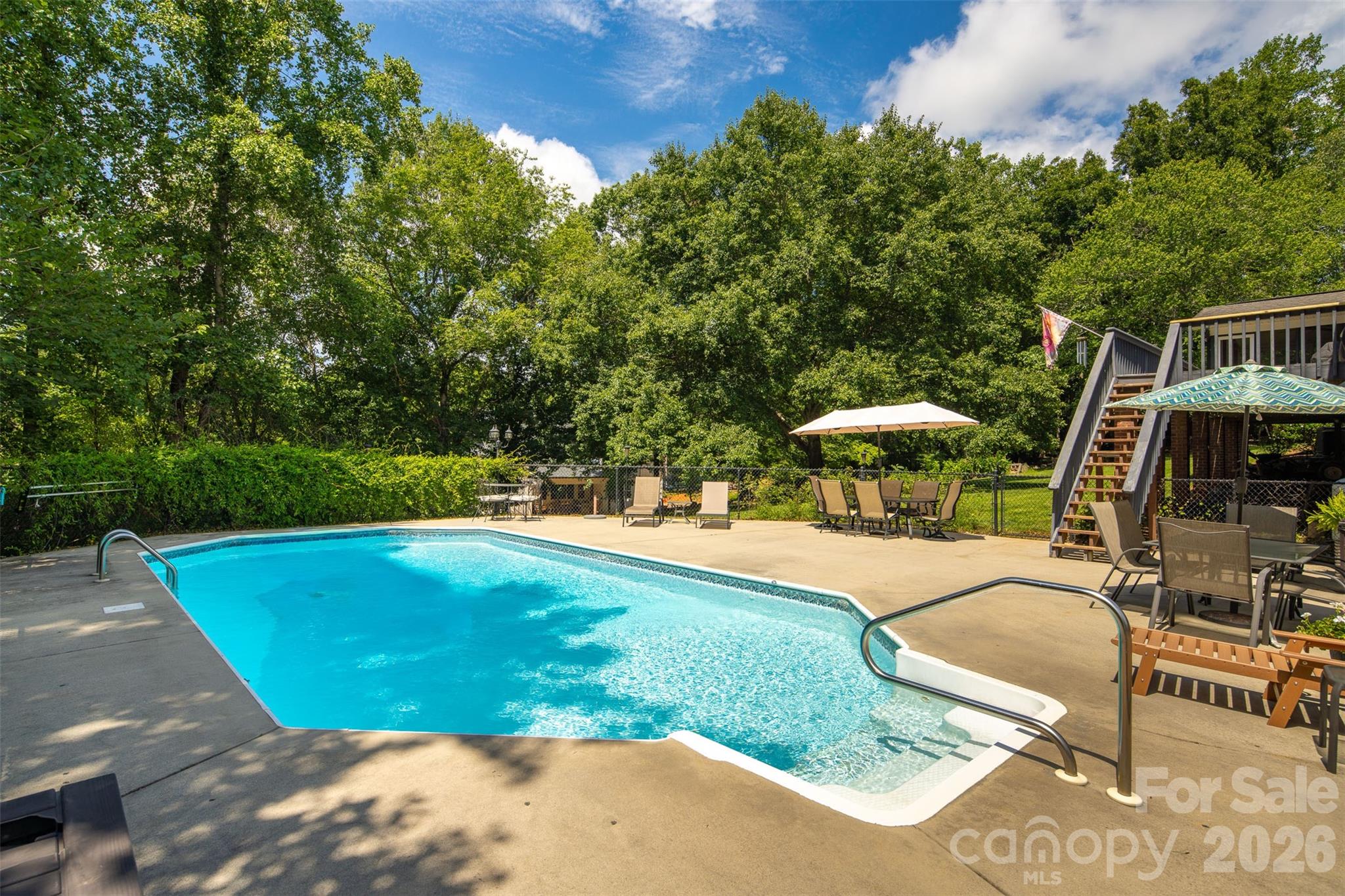 Single Family Residence at 1413 Windemere Lane, Hickory, photo 5 of 48