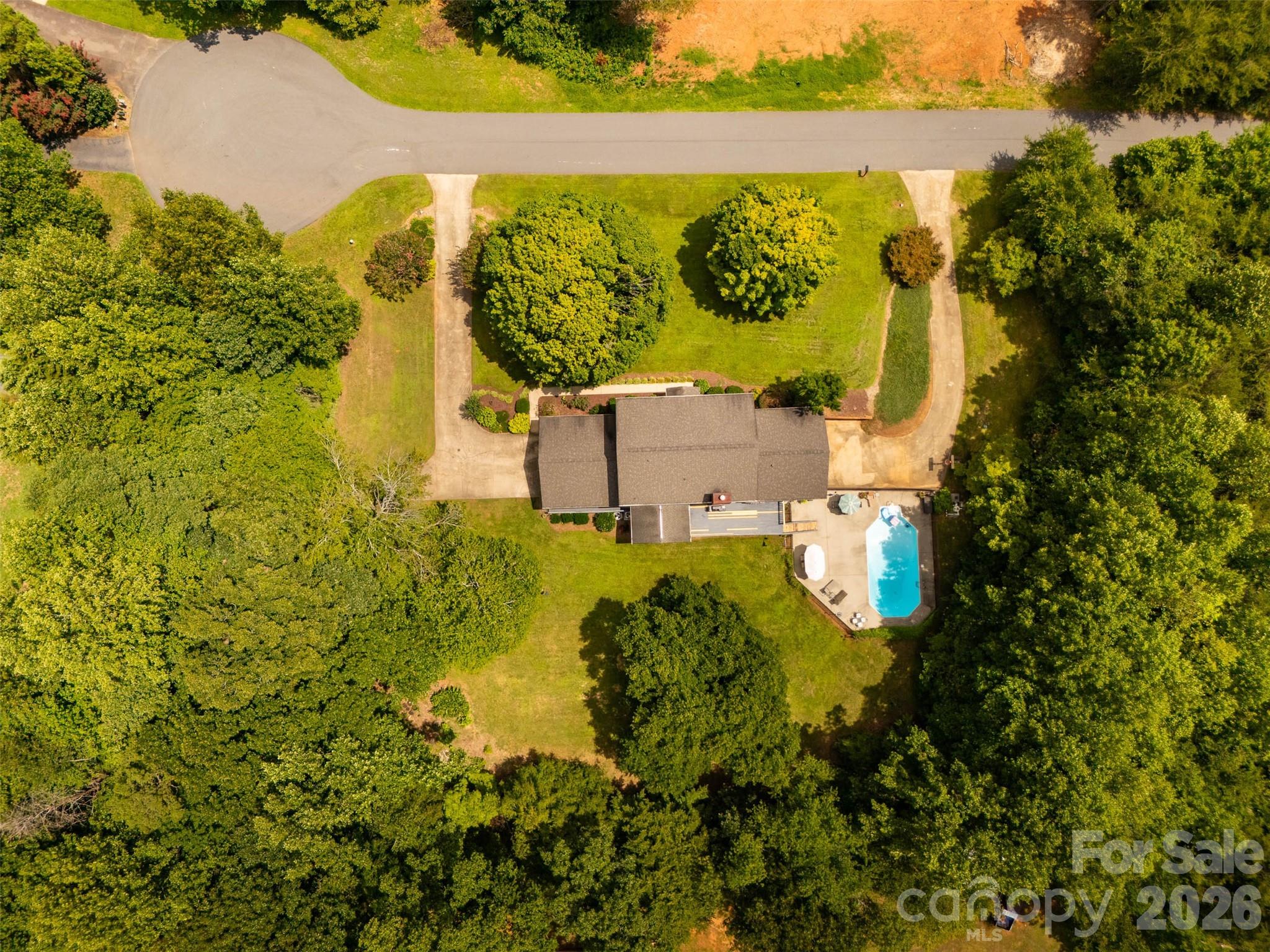 Single Family Residence at 1413 Windemere Lane, Hickory, photo 9 of 48