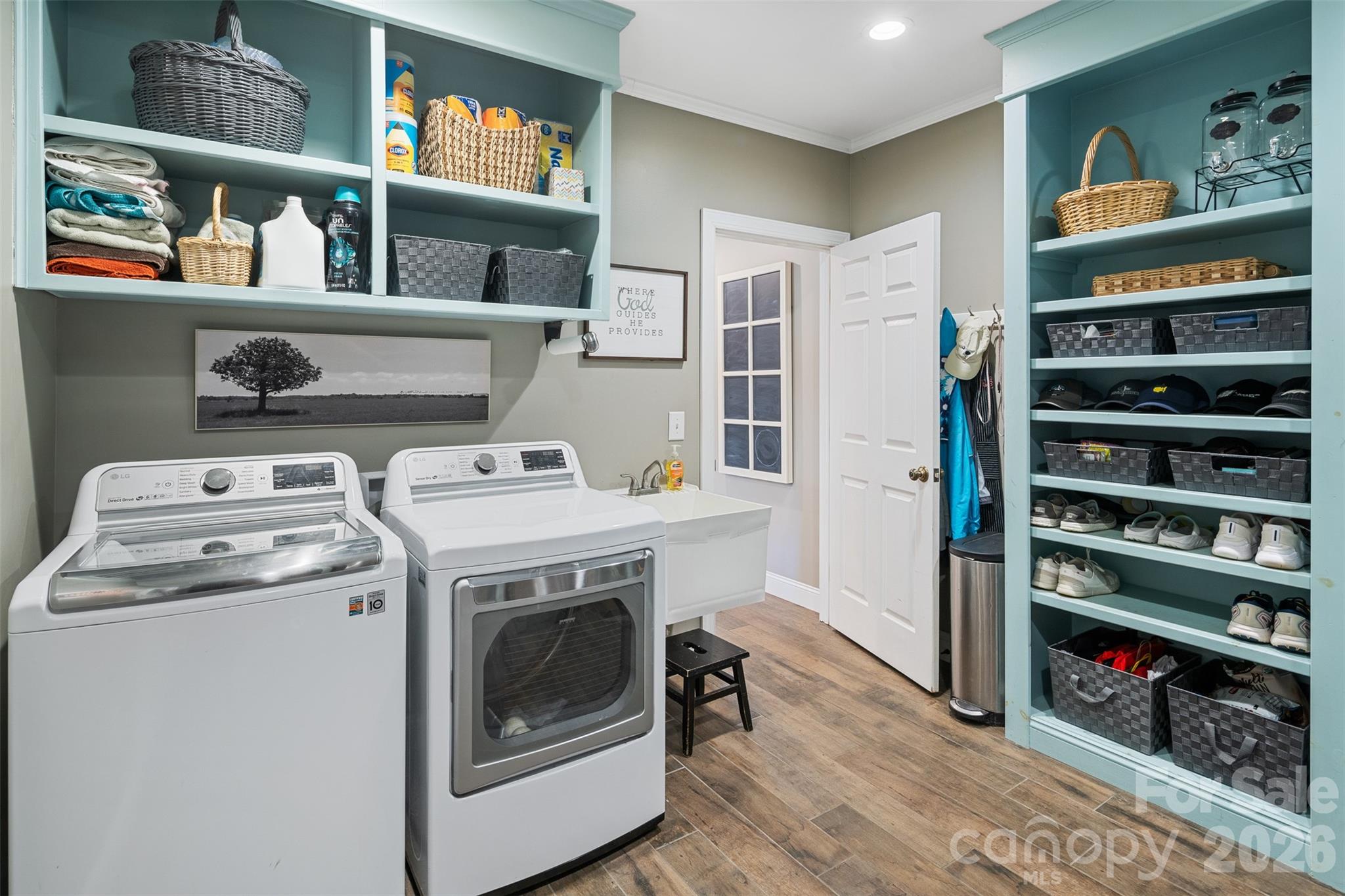 Single Family Residence at 1413 Windemere Lane, Hickory, photo 17 of 48