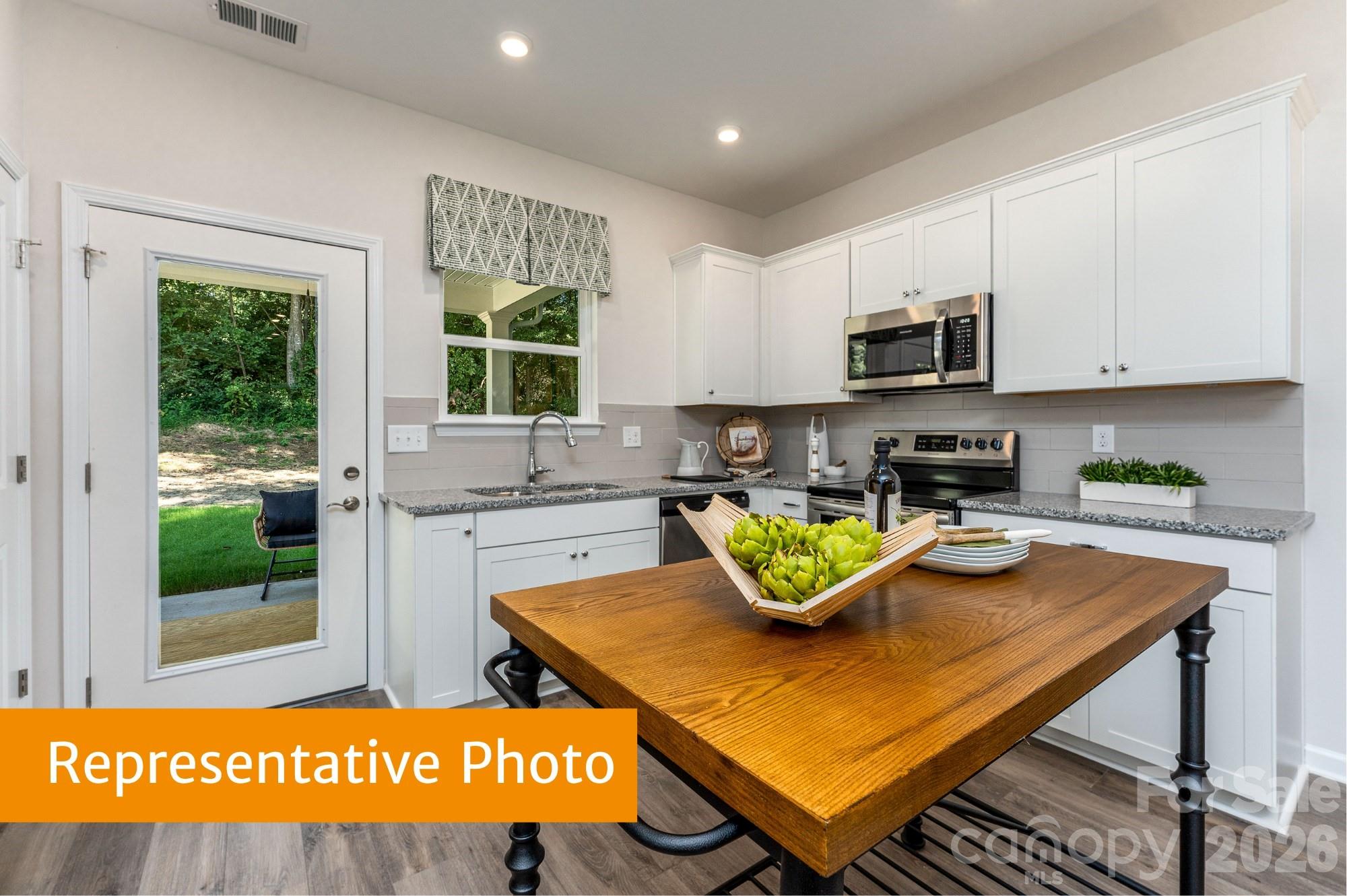 Single Family Residence at 600 Rowe Crossing Drive, Newton, photo 6 of 22