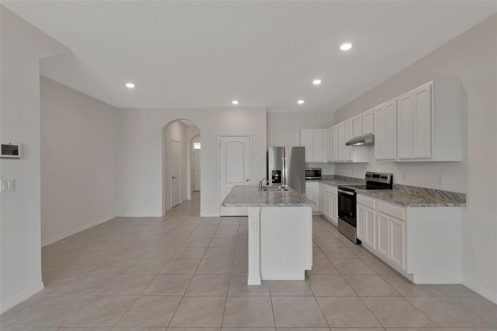 Townhouse at 1089 BLUE JAY DR, DAVENPORT, photo 5 of 38