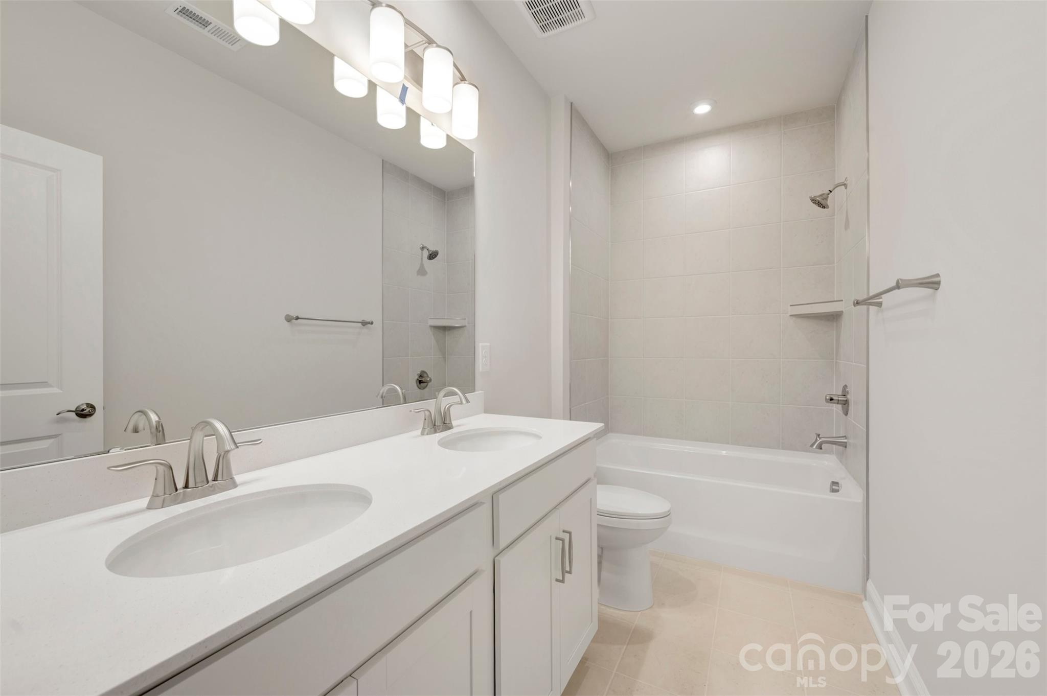 Secondary Bathroom - 467 Nash Street, Fort Mill