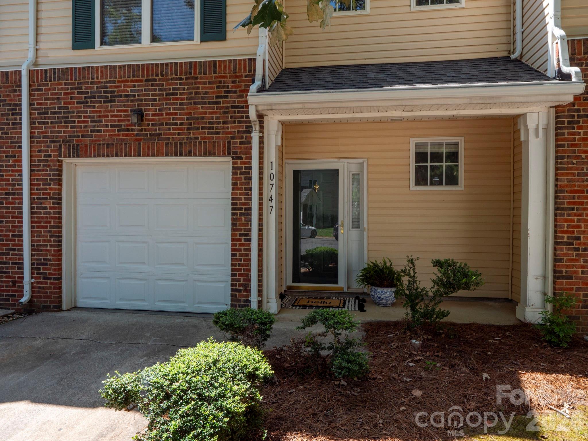 Two Bed, 2.5 Bath townhome in Audrey Kell schools - 10747 Essex Hall Drive, Charlotte