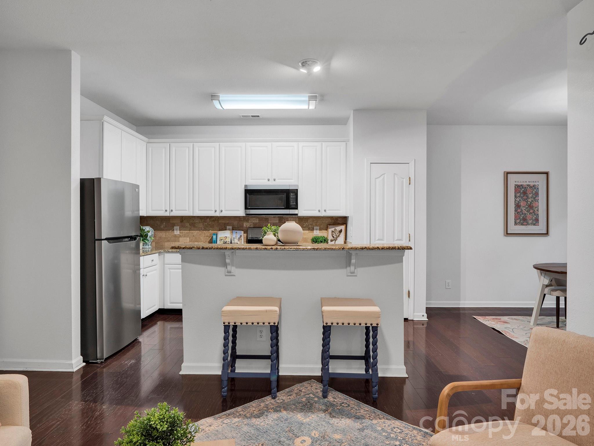 Grant counter tops and pantry in kitchen - 10747 Essex Hall Drive, Charlotte