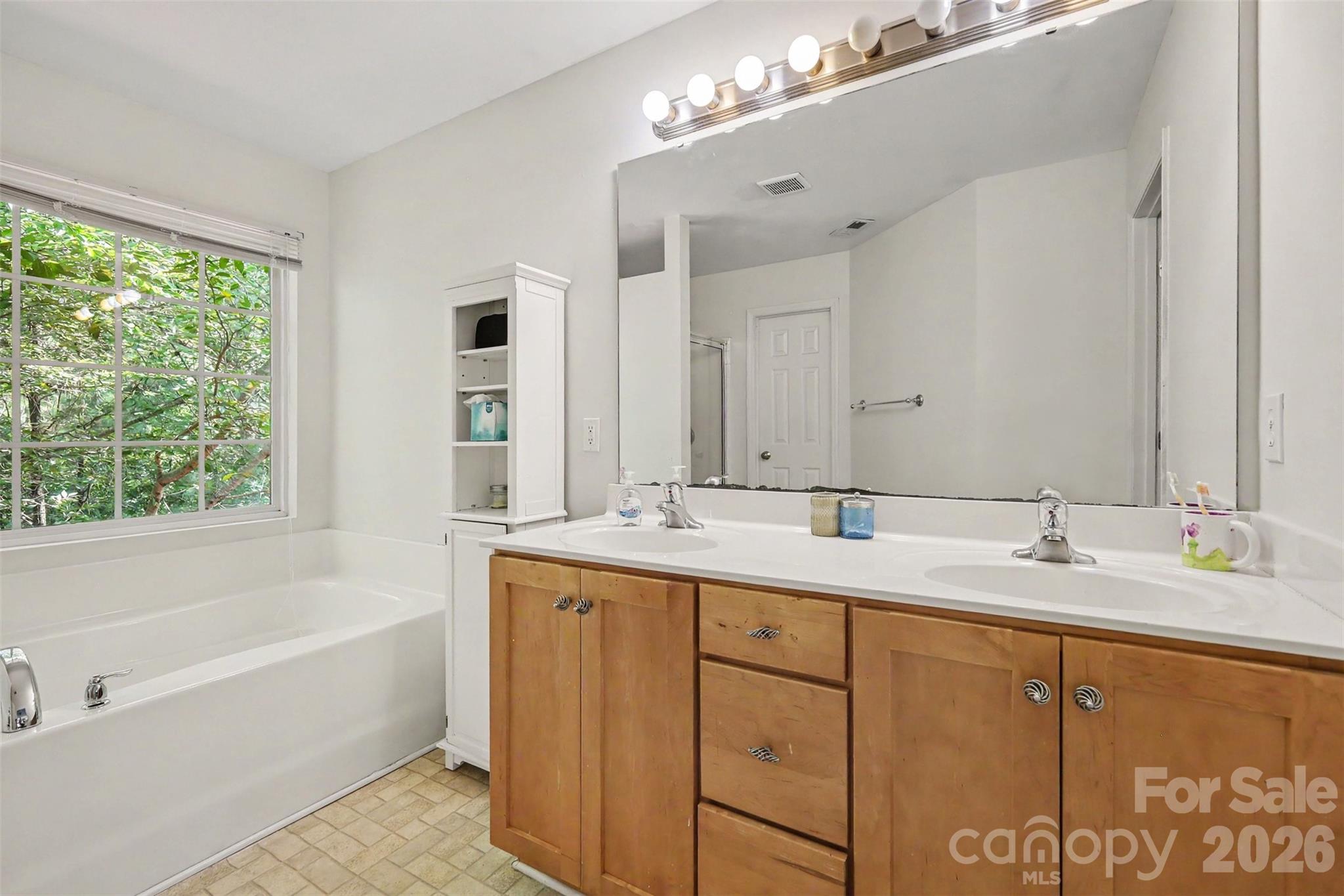 Single Family Residence at 7218 Cascading Pines Drive, Fort Mill, photo 20 of 38