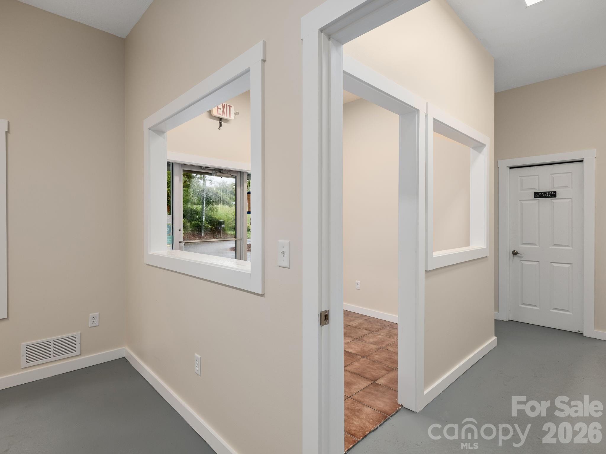 Vestibule entry - 732 Jonesborough Street, Hendersonville