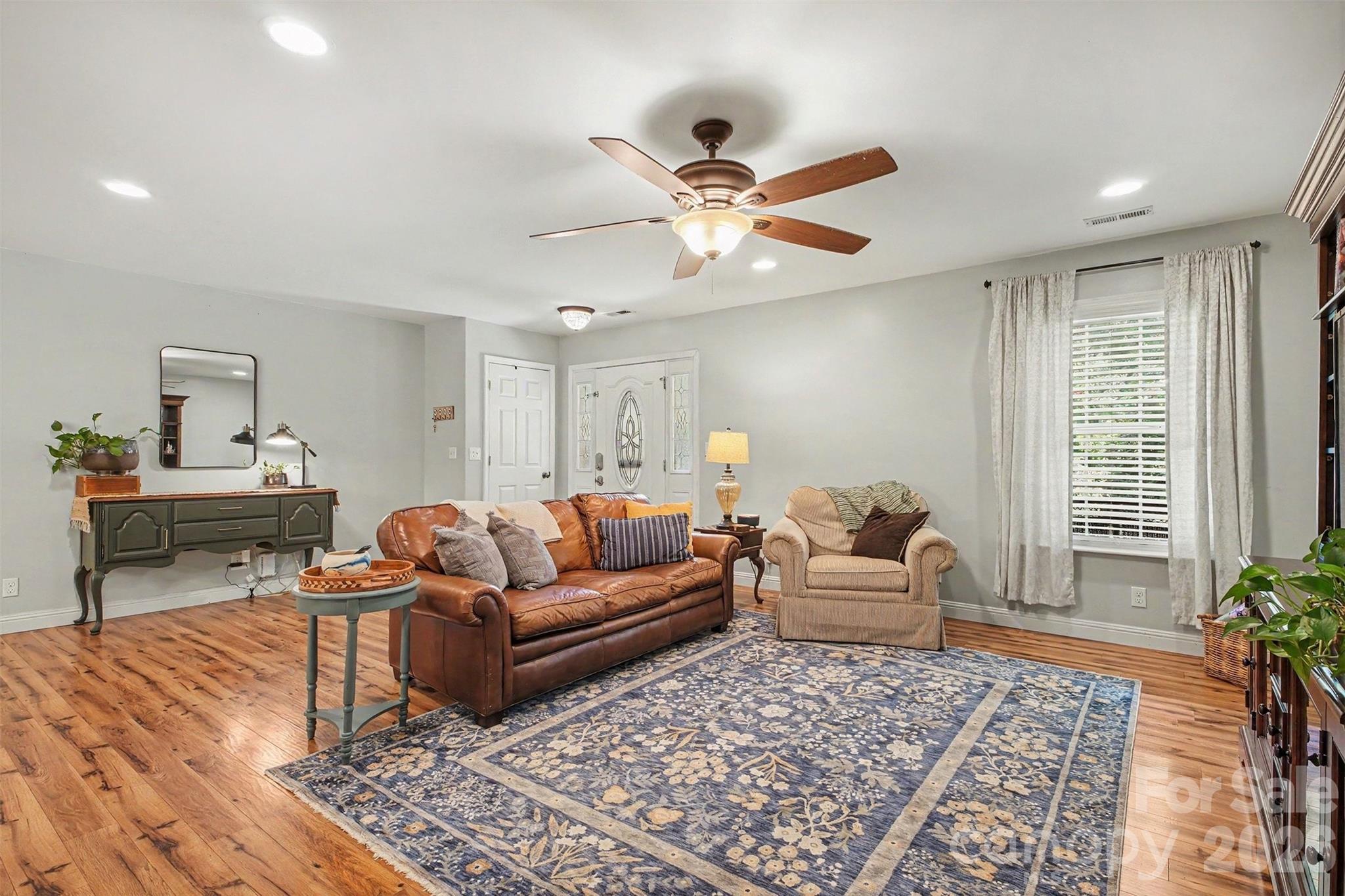 Single Family Residence at 8446 Aqua Lane, Kannapolis, photo 4 of 39