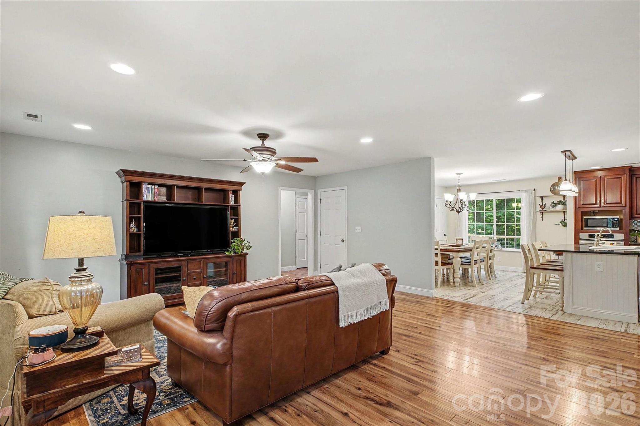 Single Family Residence at 8446 Aqua Lane, Kannapolis, photo 5 of 39