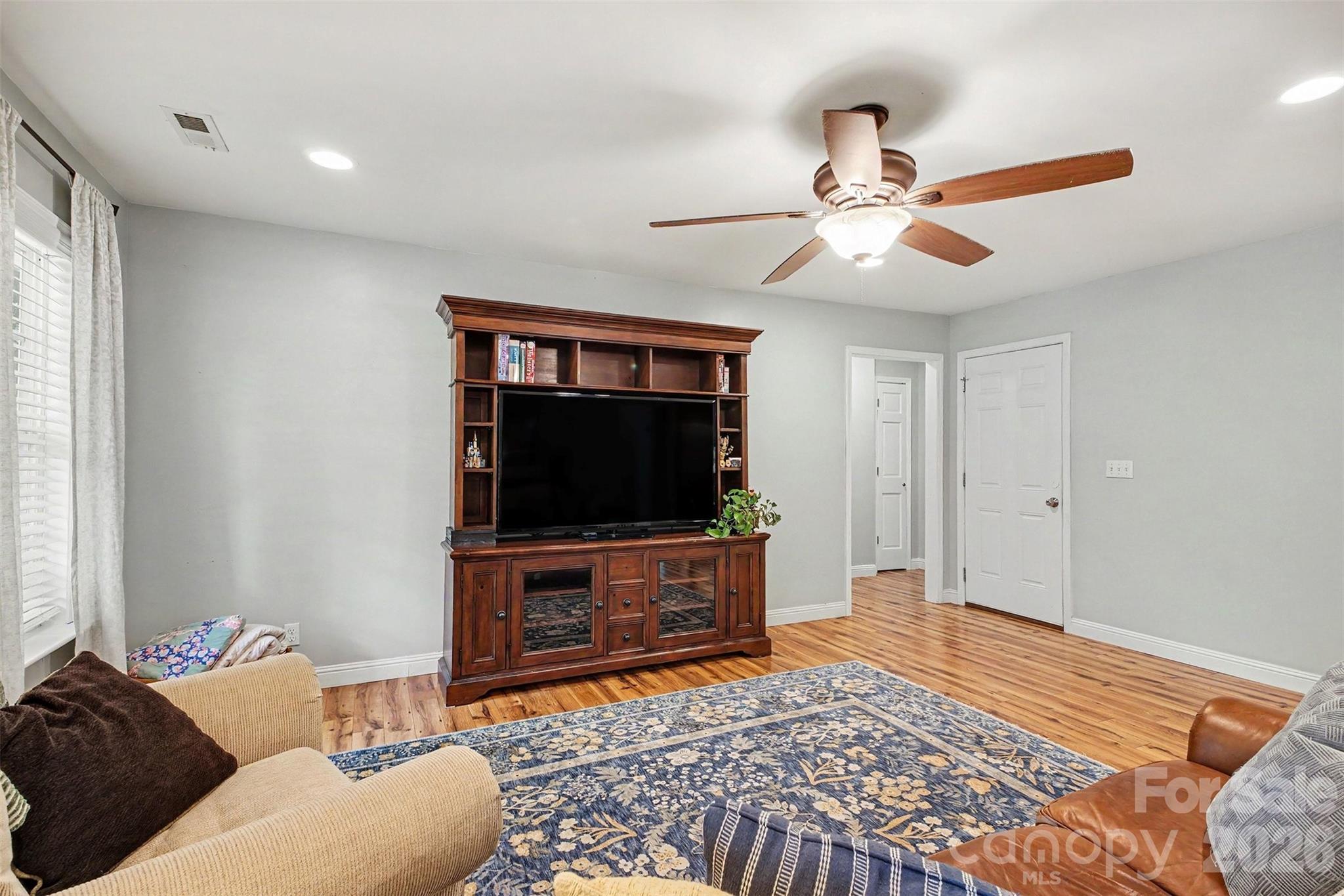 Single Family Residence at 8446 Aqua Lane, Kannapolis, photo 6 of 39