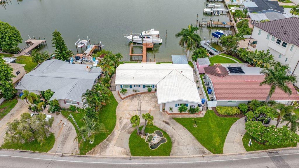 Dock can accommodate a 44' boat - 530 79TH ST S, ST PETERSBURG