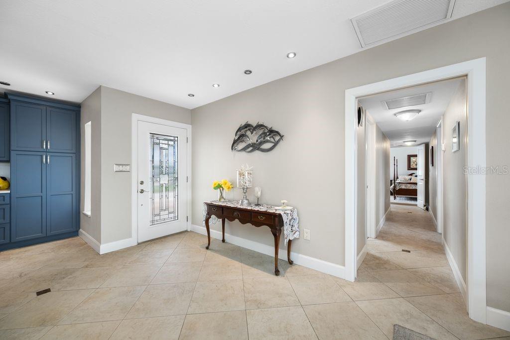 Entryway - Kitchen to the Left and Hallway to the Right - 530 79TH ST S, ST PETERSBURG