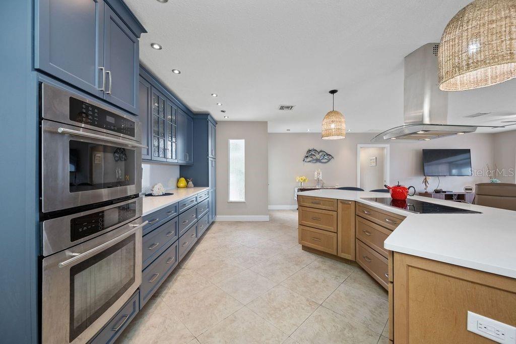Multiple cooks in the kitchen - no problem! - 530 79TH ST S, ST PETERSBURG