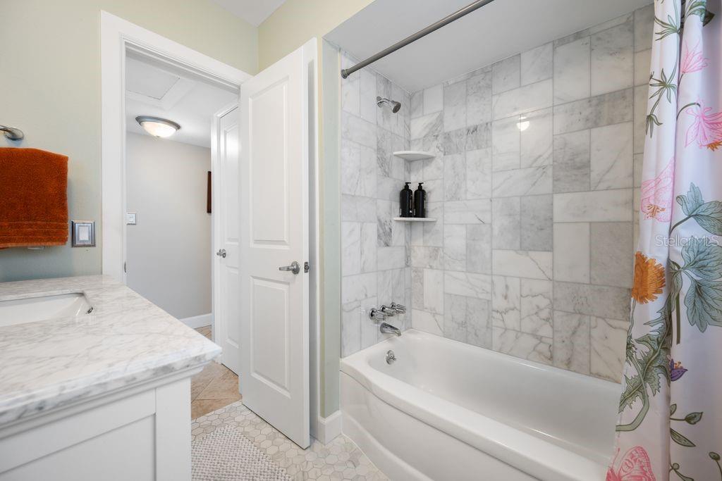 Renovated Hall Bath with Tub Shower - 530 79TH ST S, ST PETERSBURG