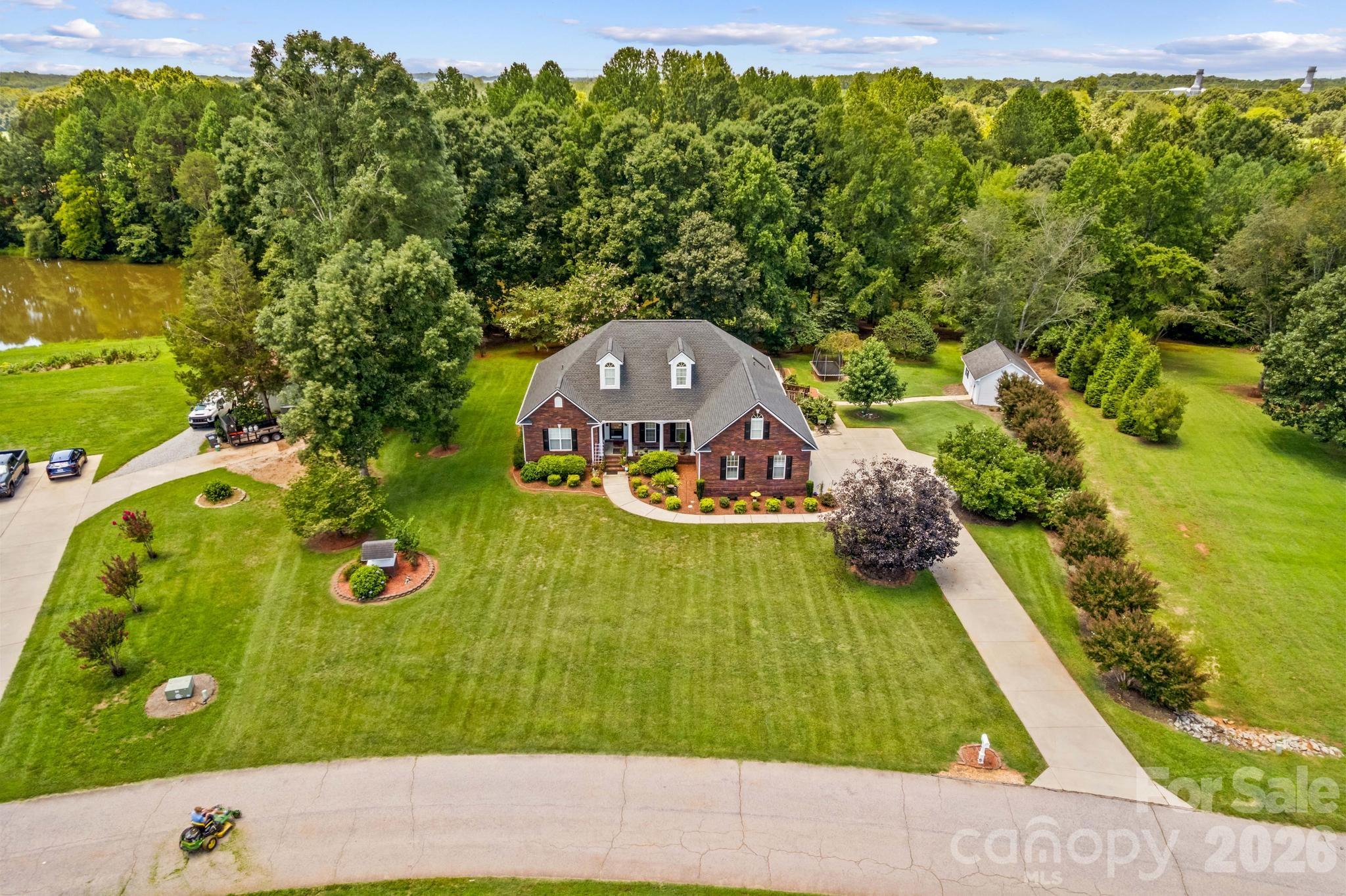 Single Family Residence at 276 Falcon Crest Lane, Salisbury, photo 4 of 48
