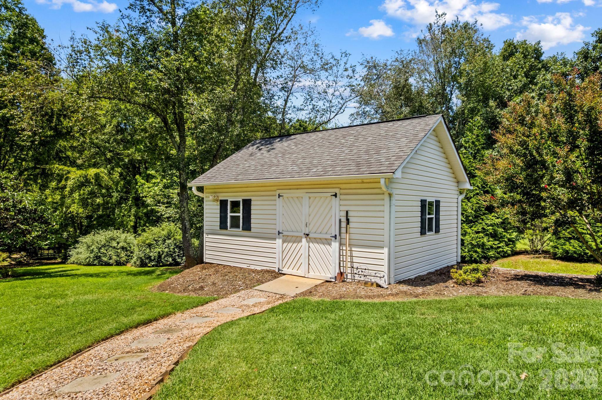 Single Family Residence at 276 Falcon Crest Lane, Salisbury, photo 39 of 48
