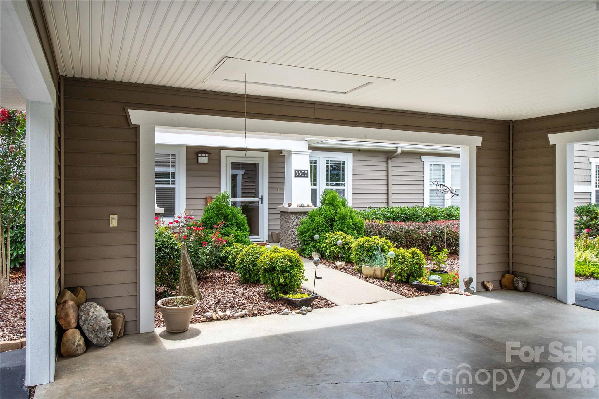 Townhouse at 5303 Wood Duck Way, Hendersonville, photo 6 of 38