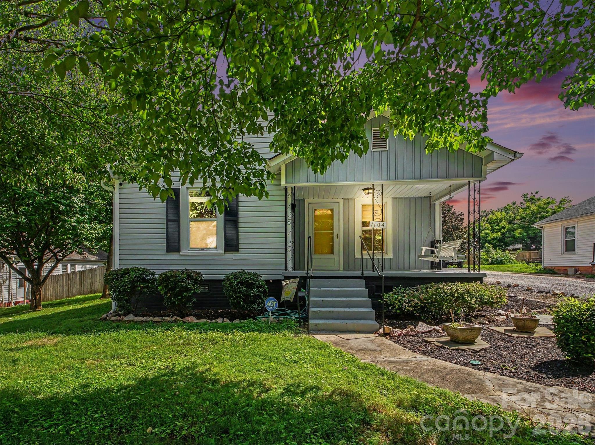 1104 Venus Street