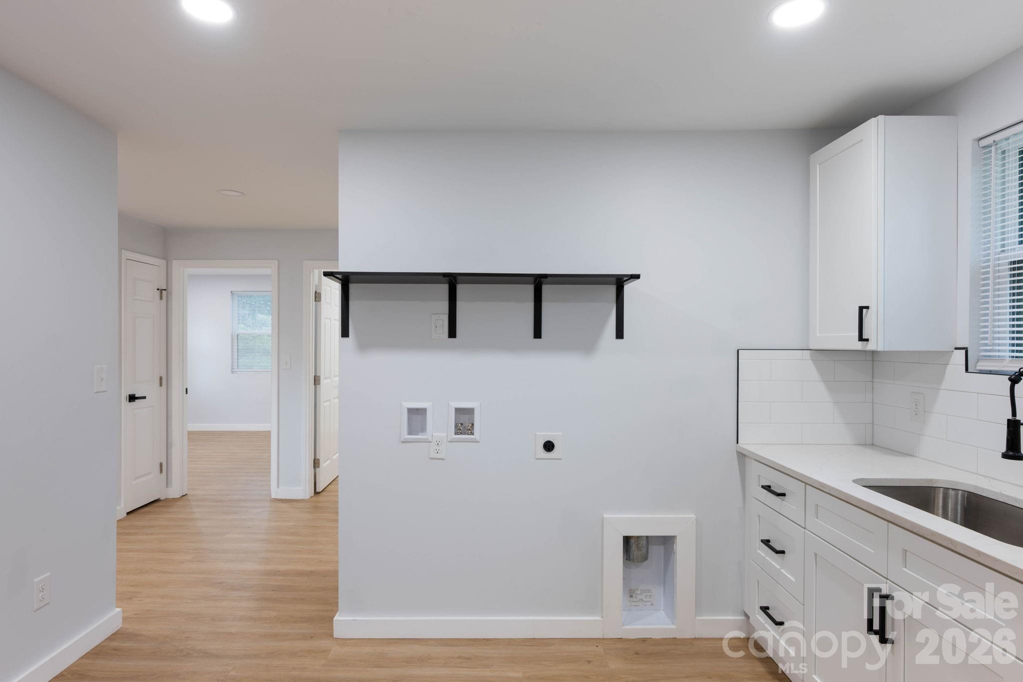 Single Family Residence at 615 E Saunders Avenue, Newton, photo 6 of 32