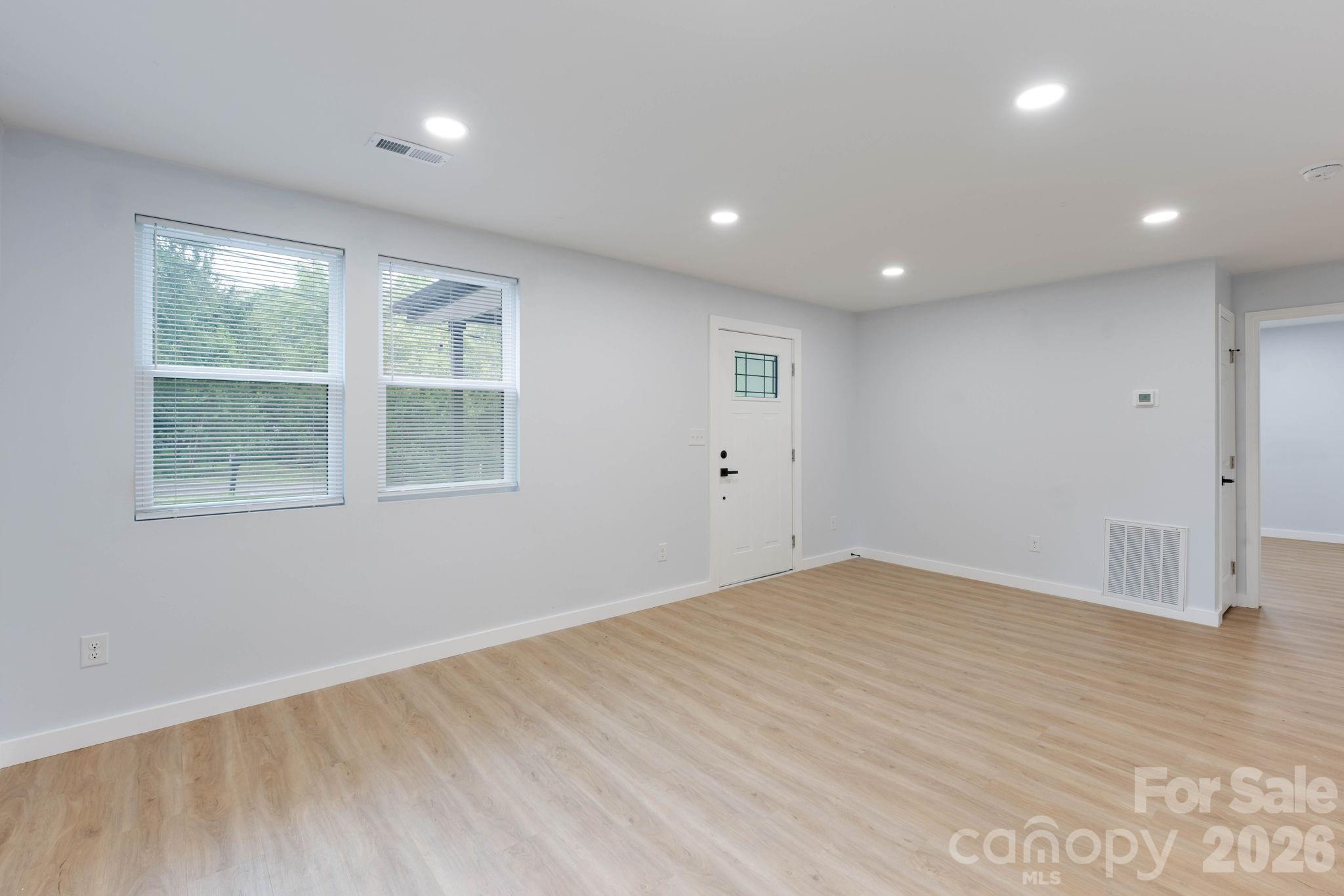 Single Family Residence at 615 E Saunders Avenue, Newton, photo 9 of 32