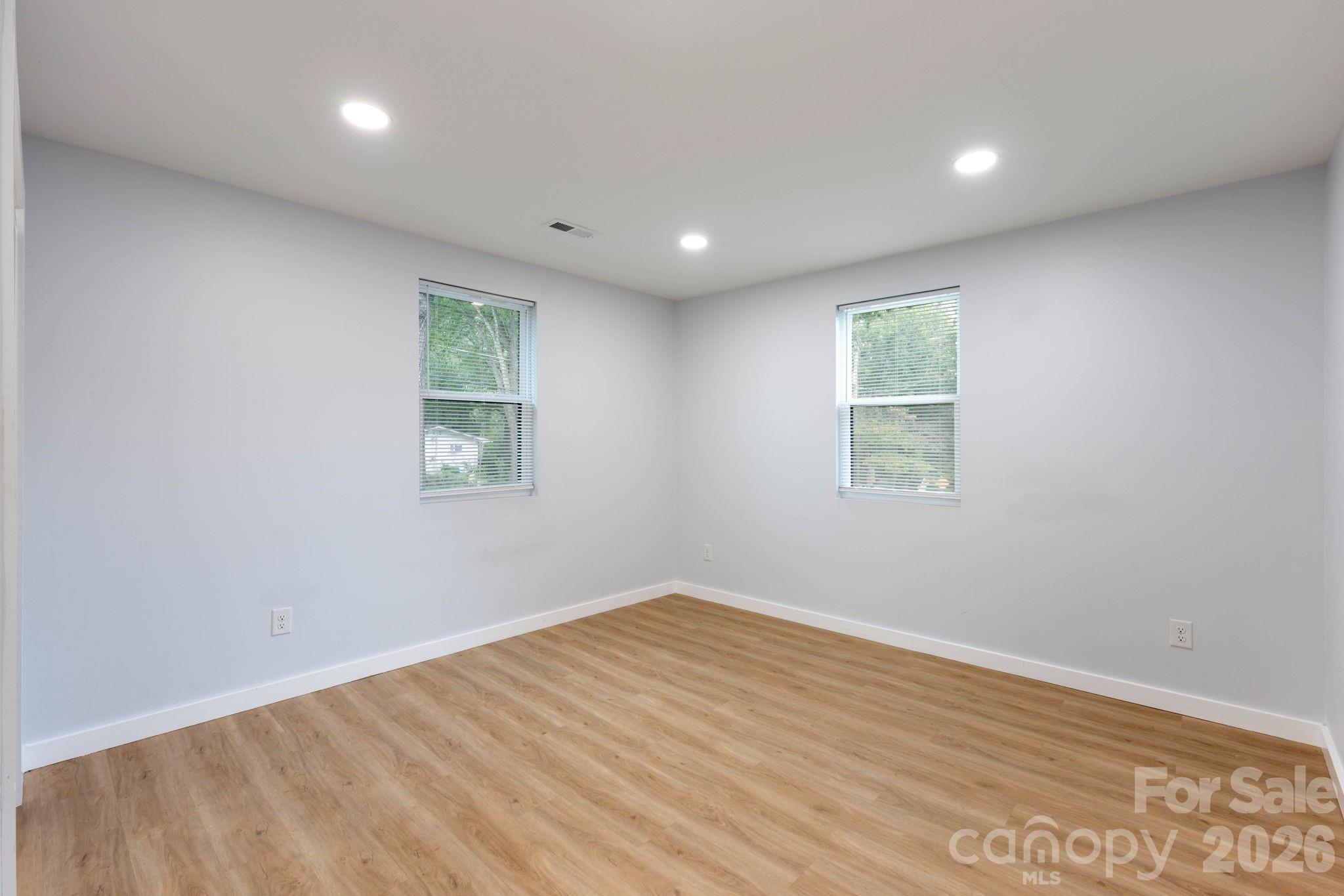 Single Family Residence at 615 E Saunders Avenue, Newton, photo 10 of 32