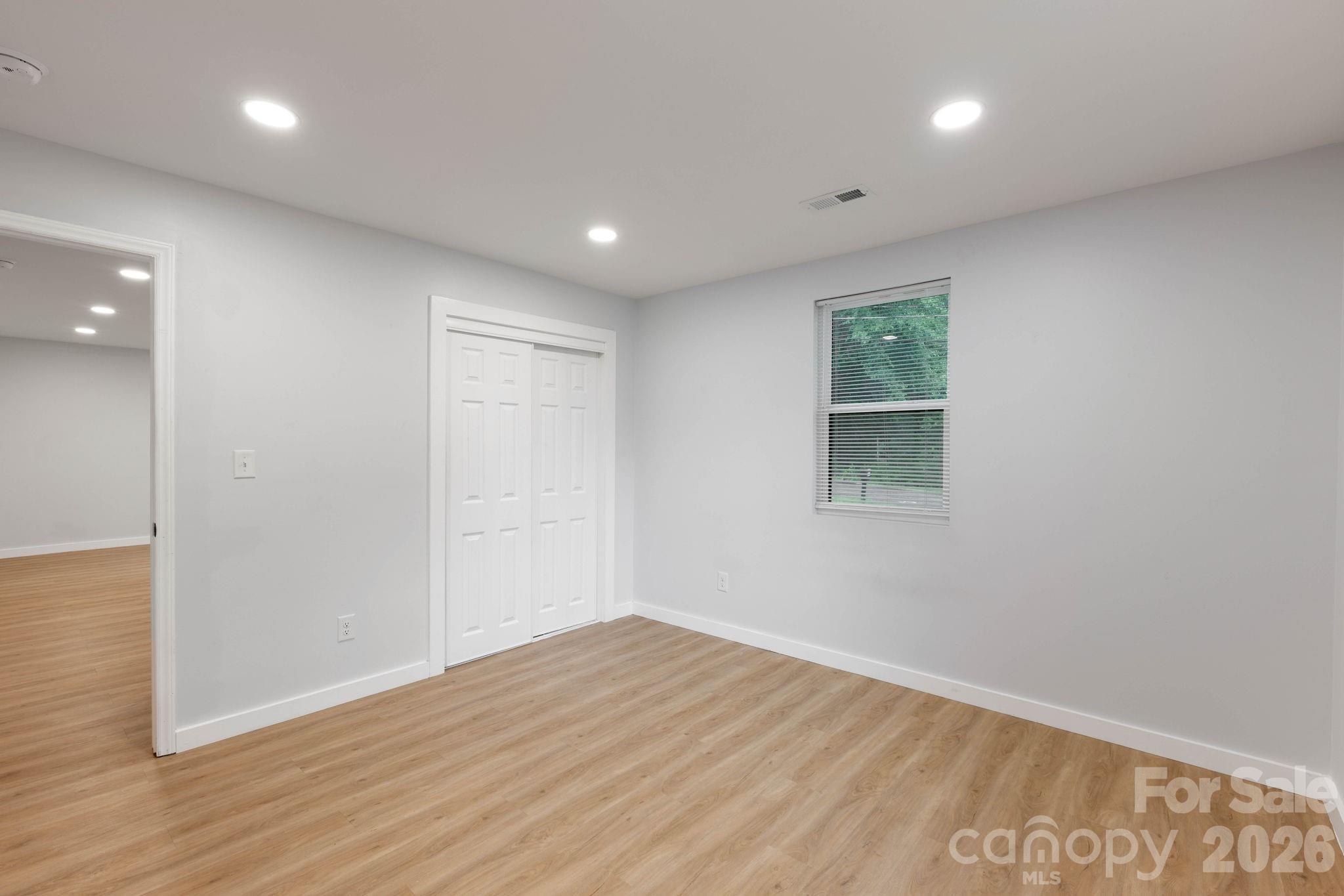 Single Family Residence at 615 E Saunders Avenue, Newton, photo 12 of 32