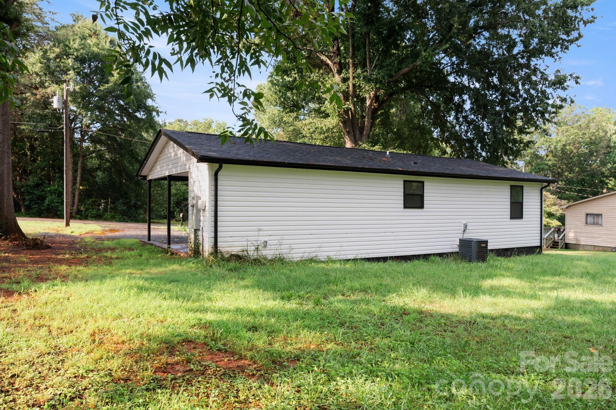 Single Family Residence at 615 E Saunders Avenue, Newton, photo 26 of 32
