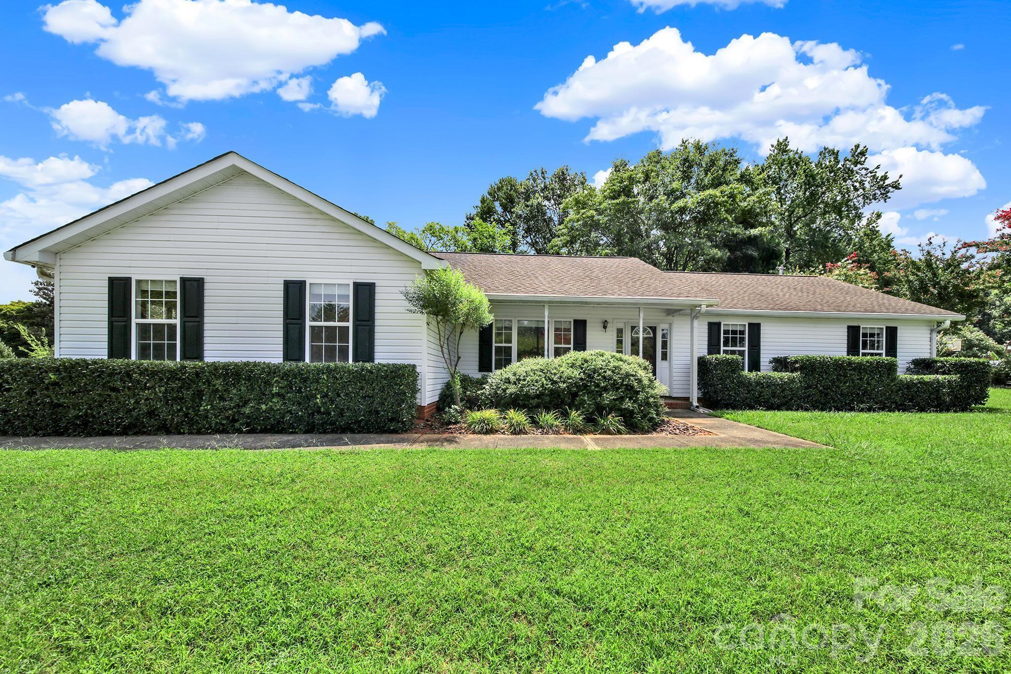 1805 Lillian Lane