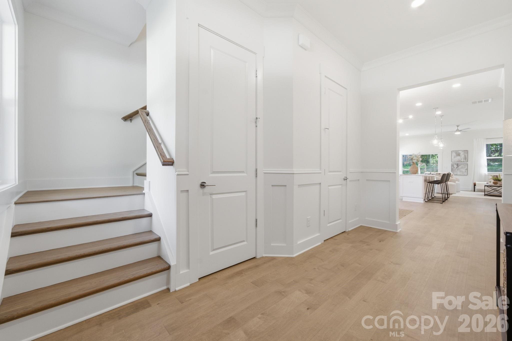Large, inviting foyer with coat closet & powder room - 612 Camelot Drive, Salisbury