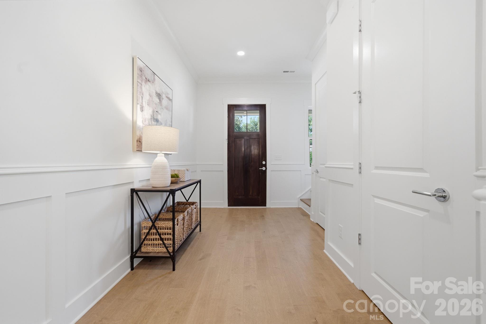 Large, inviting foyer with coat closet & powder room - 612 Camelot Drive, Salisbury