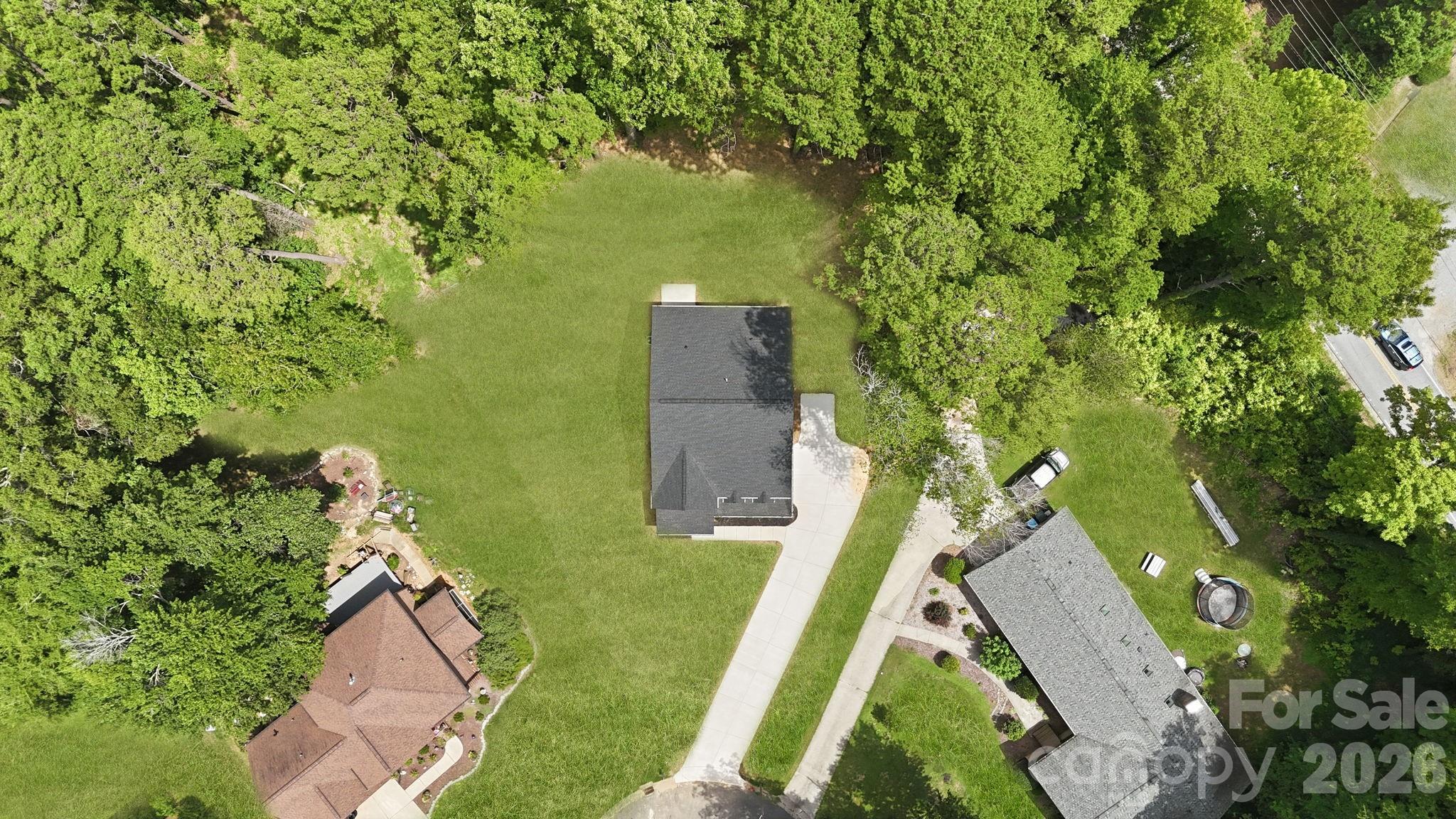 Set on a huge, 1-acre cul-de-sac lot just minutes away from charming Historic Downtown, picturesque Country Club of Salisbury, and tons of restaurants/shops/public parks. - 612 Camelot Drive, Salisbury