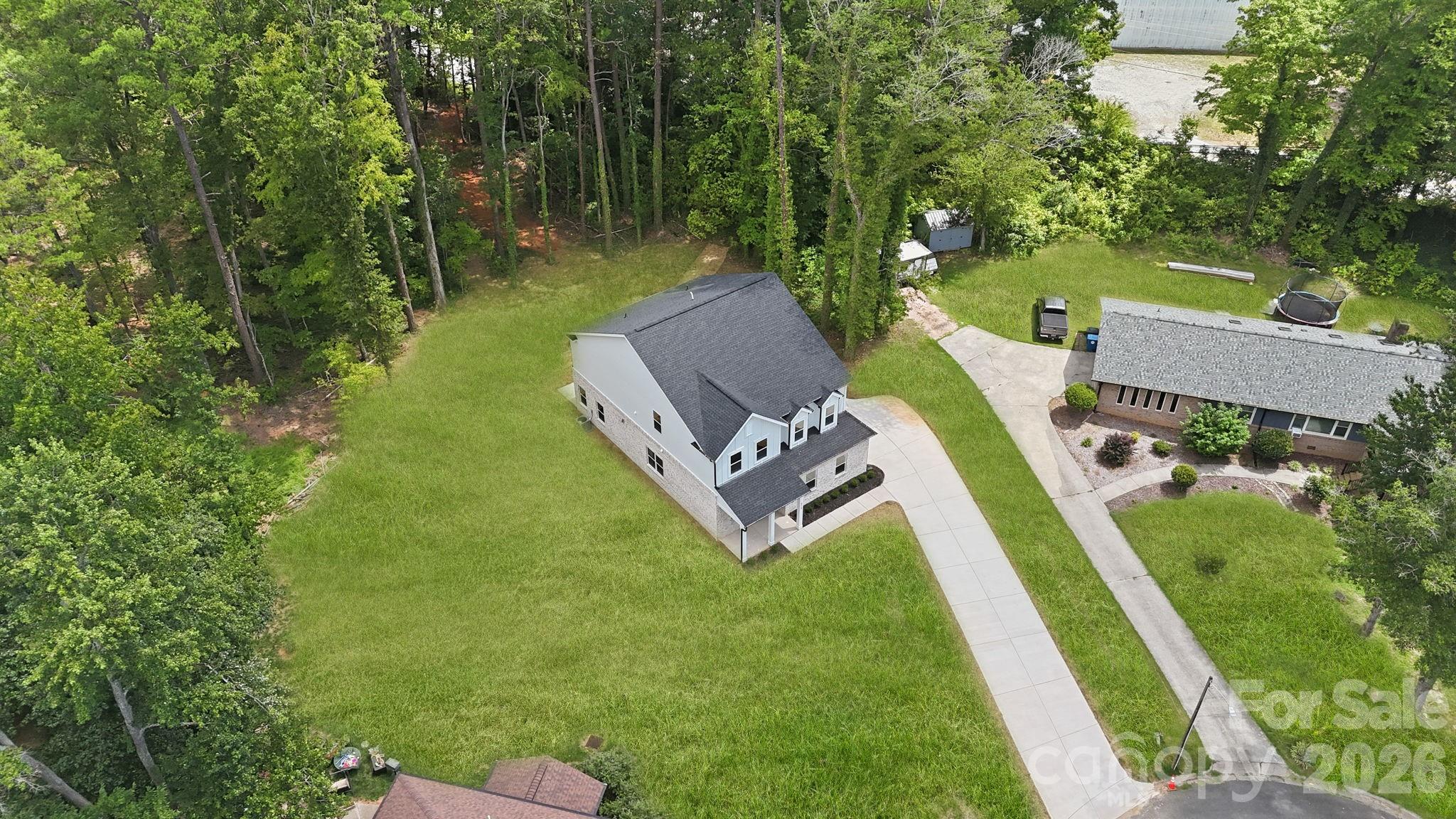Set on a huge, 1-acre cul-de-sac lot just minutes away from charming Historic Downtown, picturesque Country Club of Salisbury, and tons of restaurants/shops/public parks. - 612 Camelot Drive, Salisbury