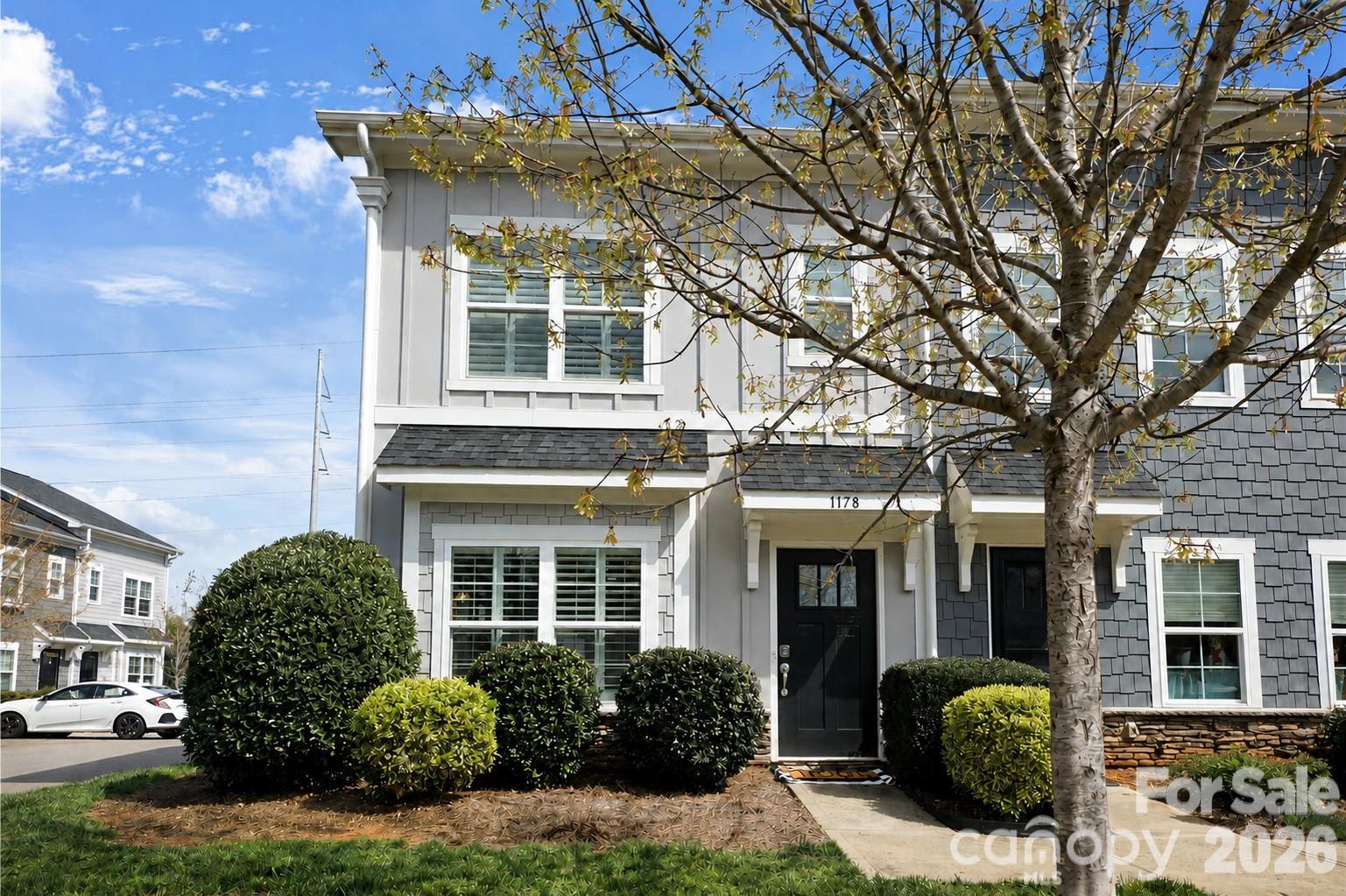 End unit makes it feel like a single home with loads of natural light! - 1178 Almerton Drive, Denver