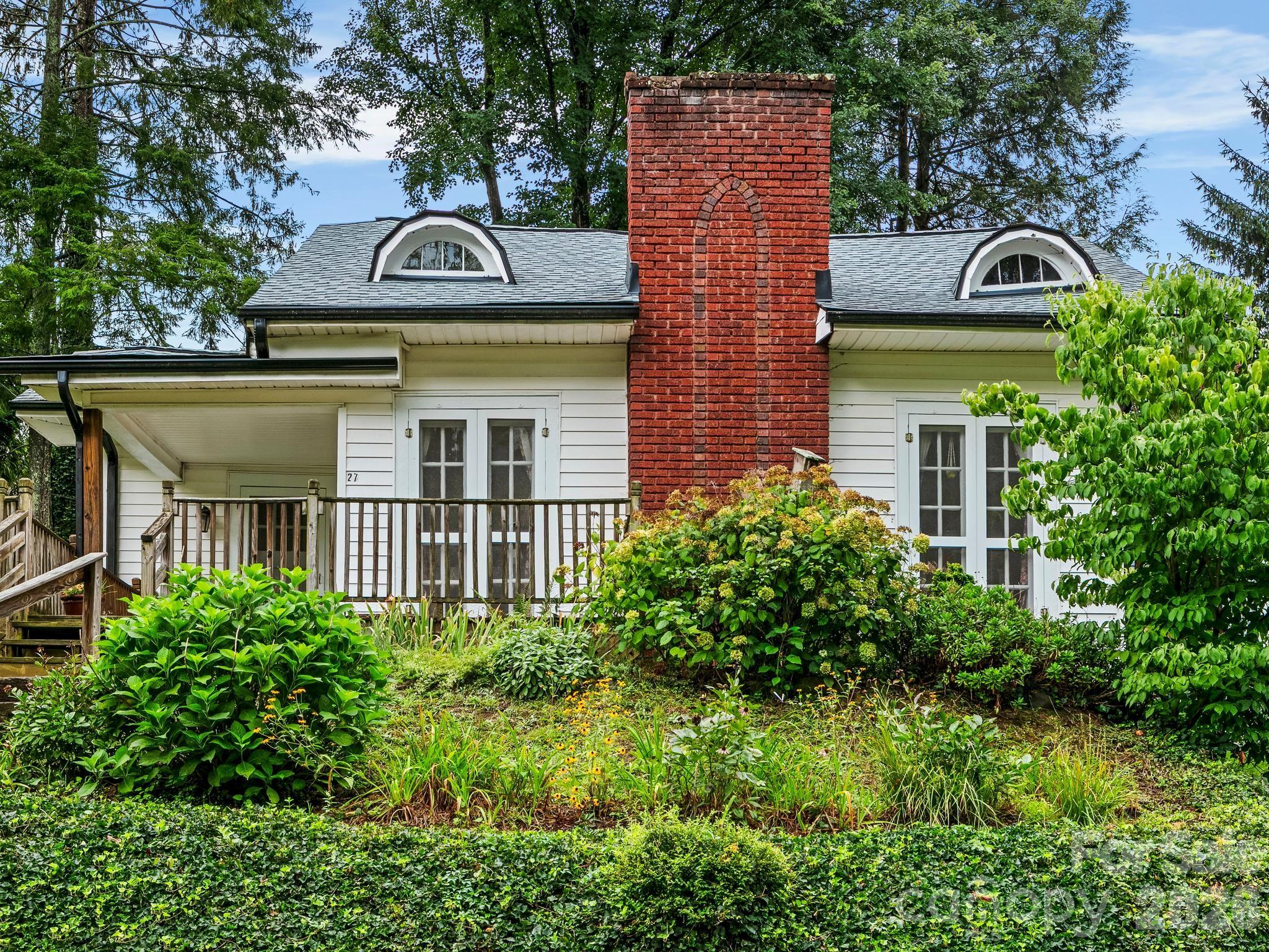 Single Family Residence at 27 Warwick Road, Asheville, photo 17 of 21