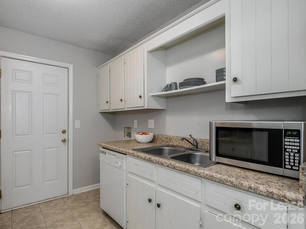 Apartment at 2611 Holton Avenue, Charlotte, photo 4 of 11