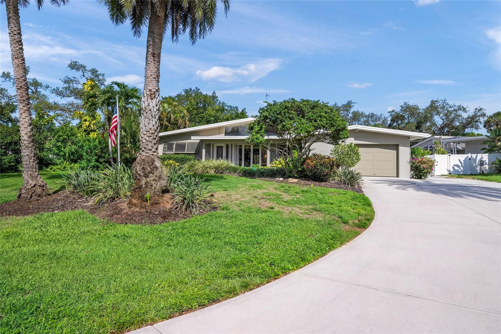 7616 COVE TER