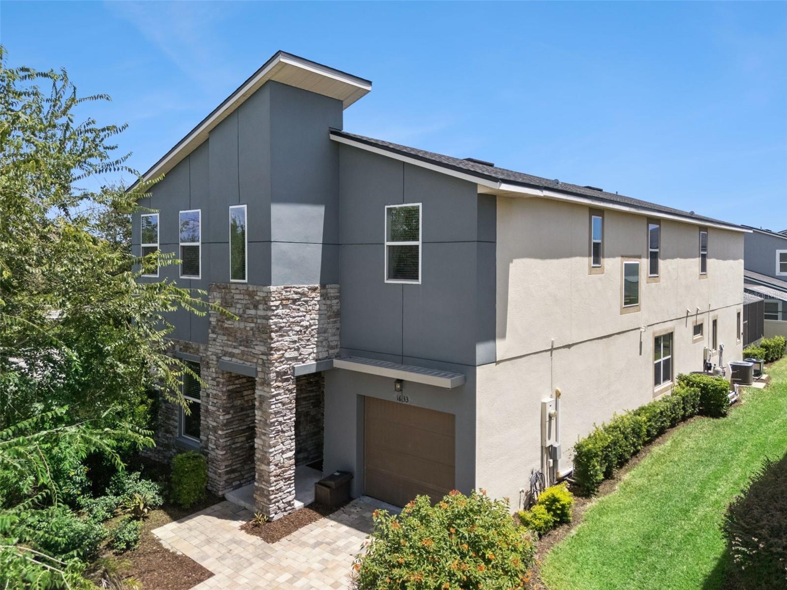 1633 NASSAU POINT TRL