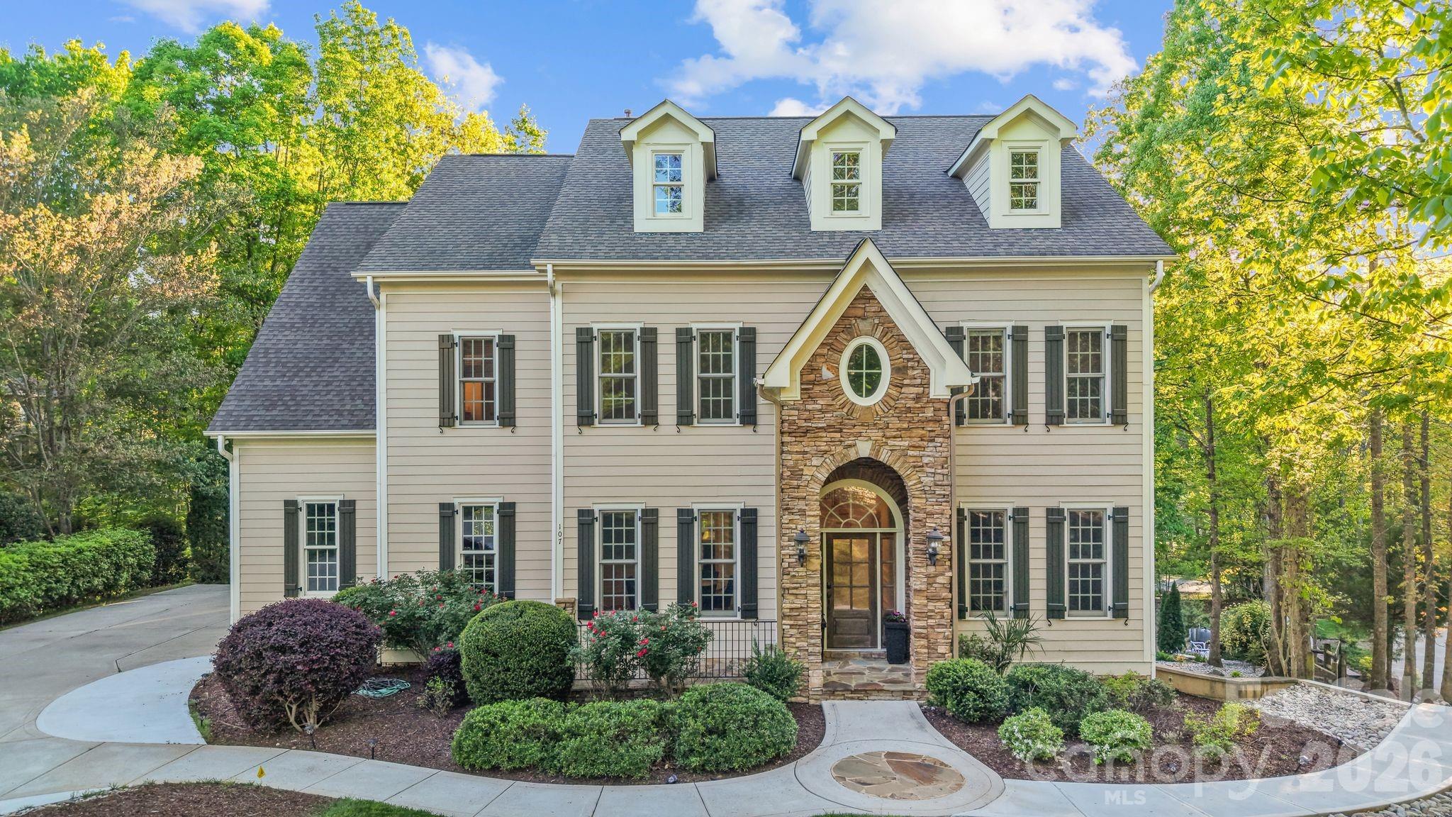 Single Family Residence at 107 Mcauley Court, Mooresville, photo 2 of 44